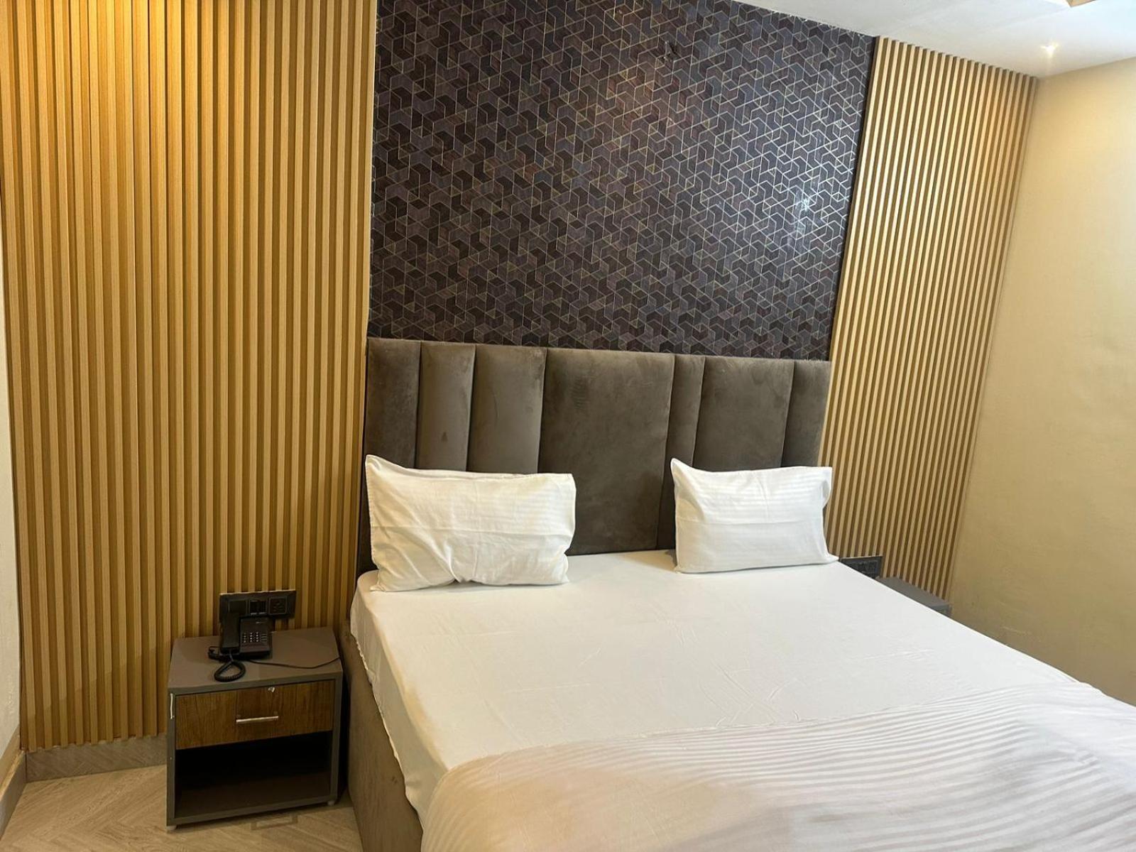 Hotel Kritika Greater Noida Ngoại thất bức ảnh