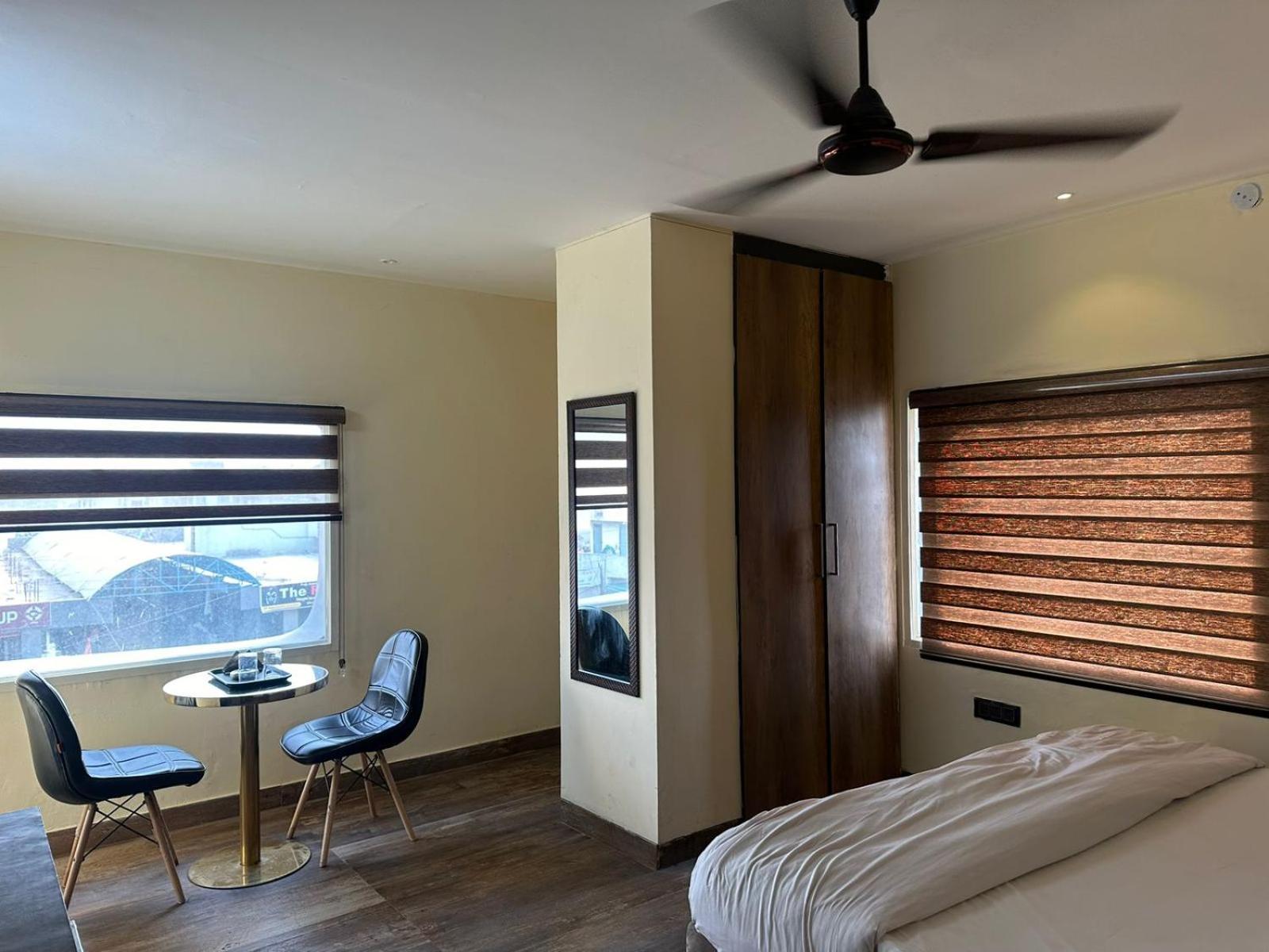 Hotel Kritika Greater Noida Ngoại thất bức ảnh