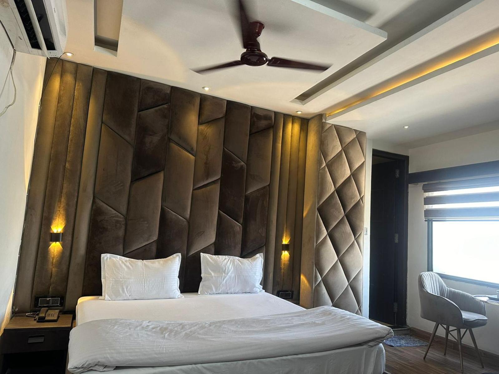 Hotel Kritika Greater Noida Ngoại thất bức ảnh