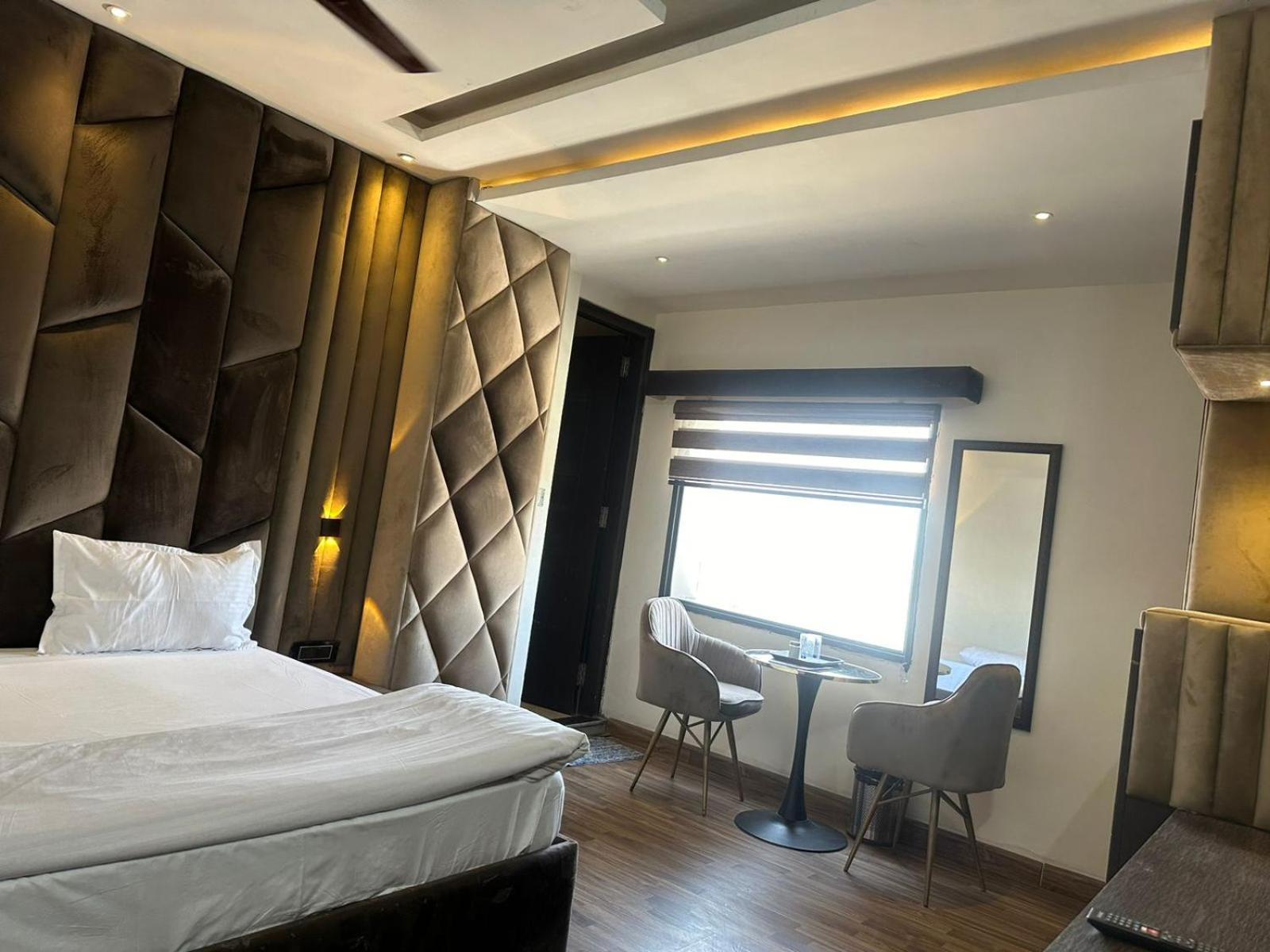 Hotel Kritika Greater Noida Ngoại thất bức ảnh