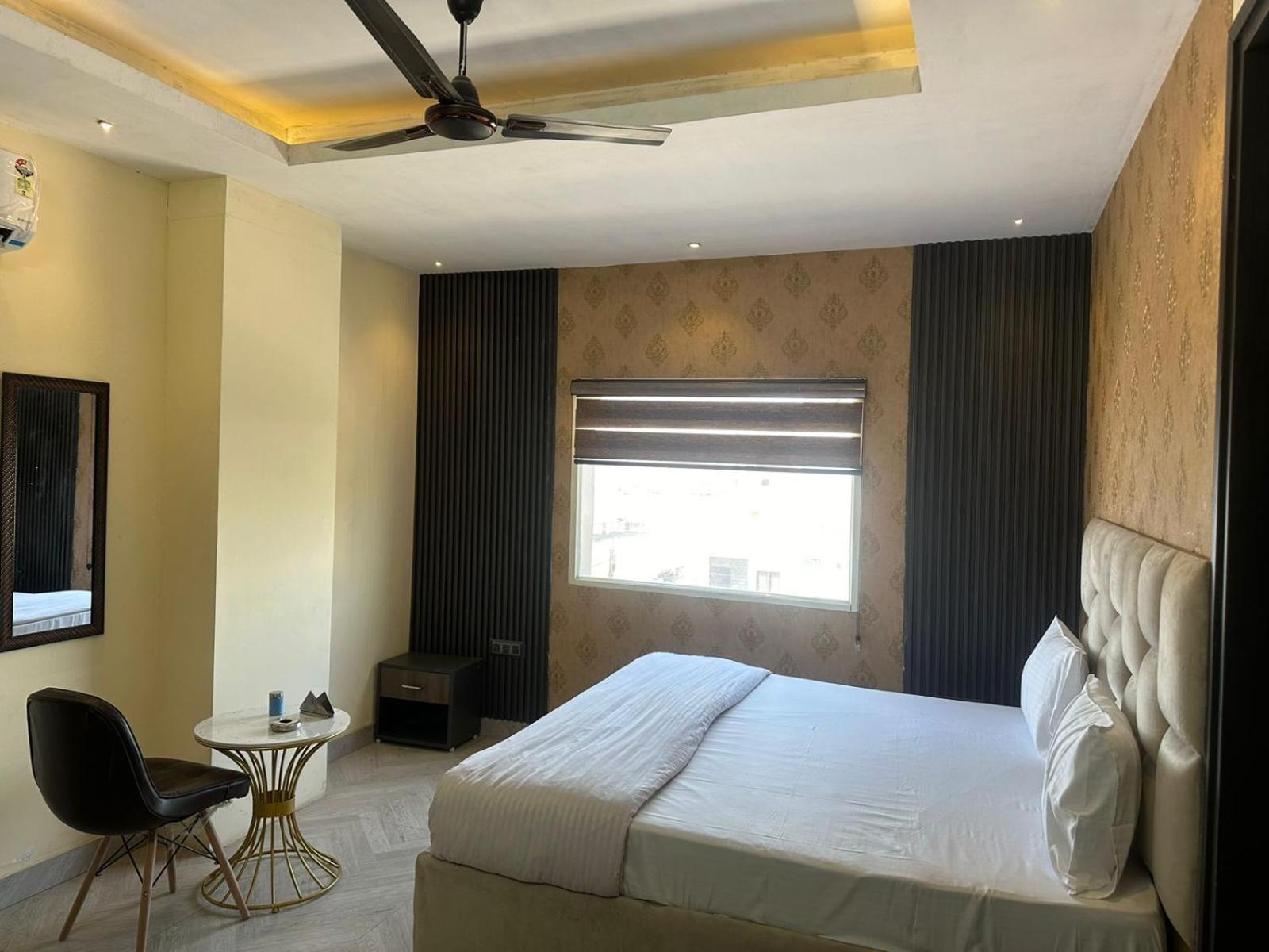 Hotel Kritika Greater Noida Ngoại thất bức ảnh