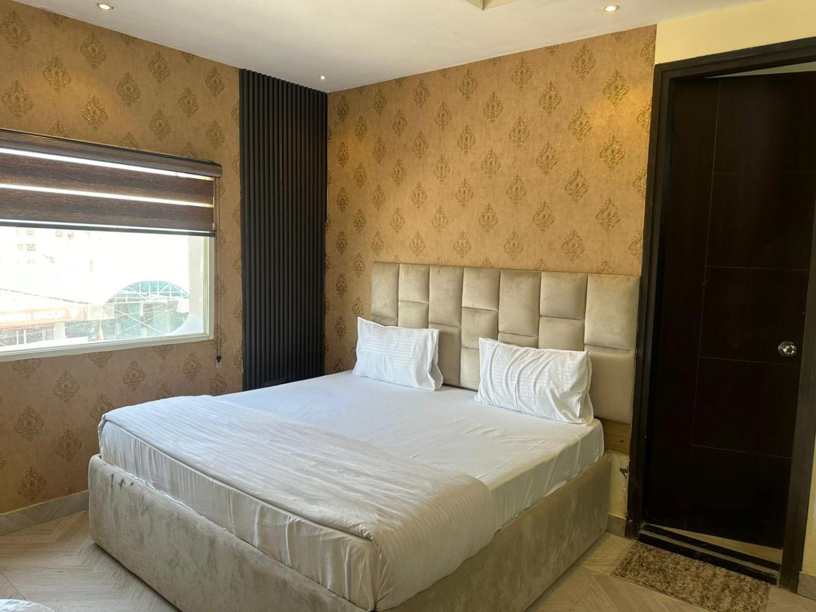 Hotel Kritika Greater Noida Ngoại thất bức ảnh