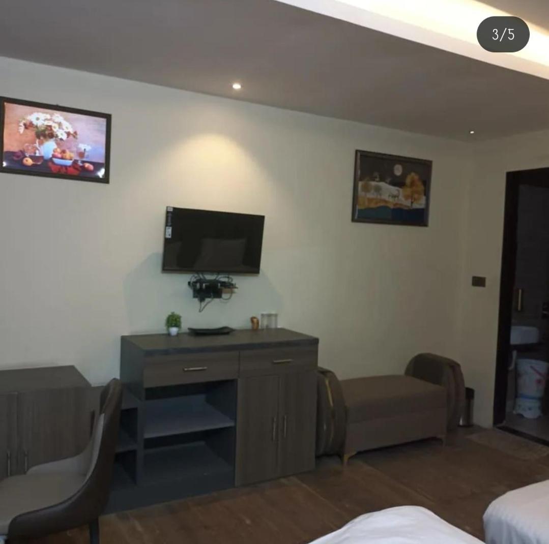 Hotel Kritika Greater Noida Ngoại thất bức ảnh